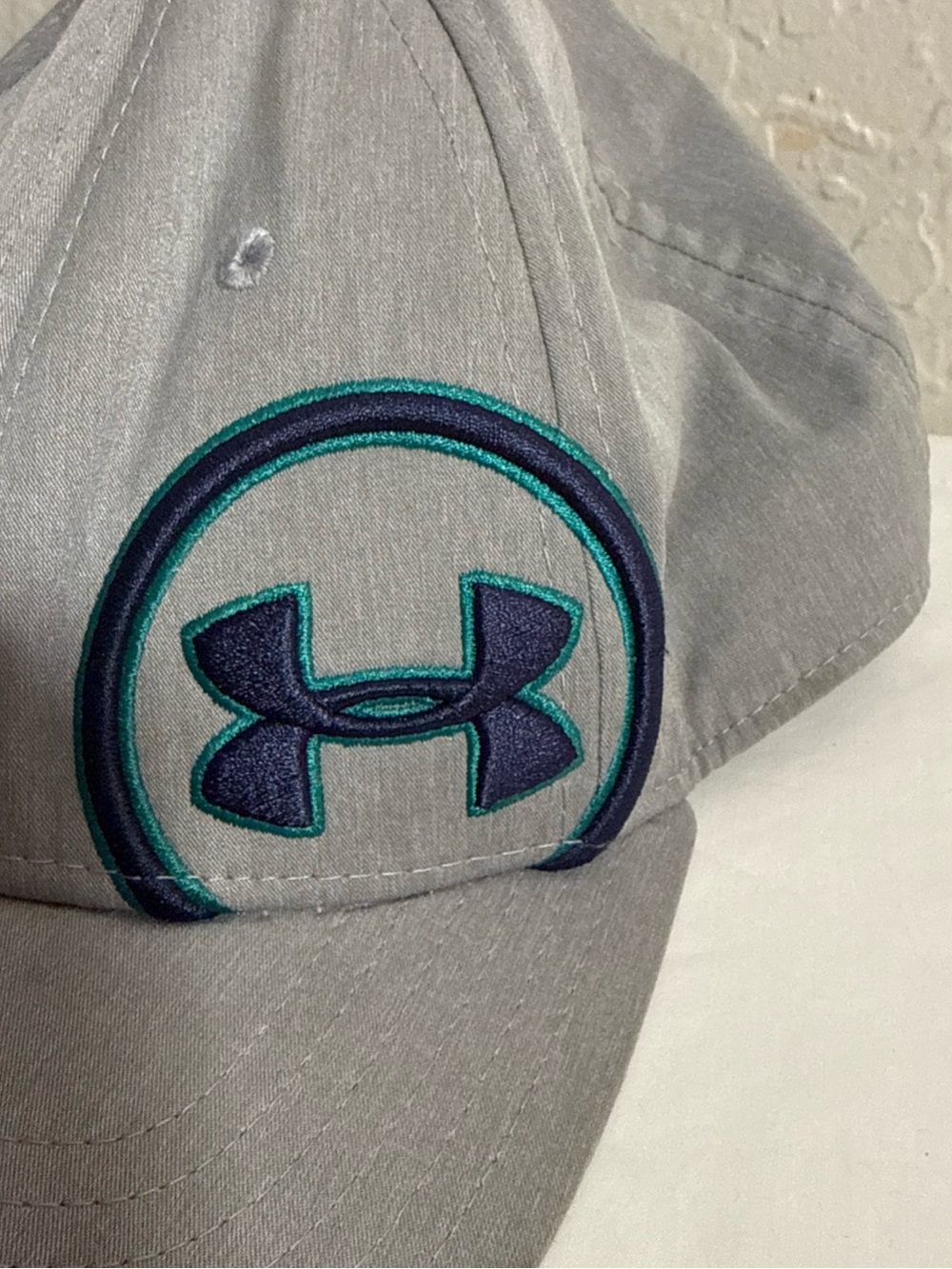 Under Armour Boy's Big Logo Update Fitted Baseball Cap Gray Size S/M